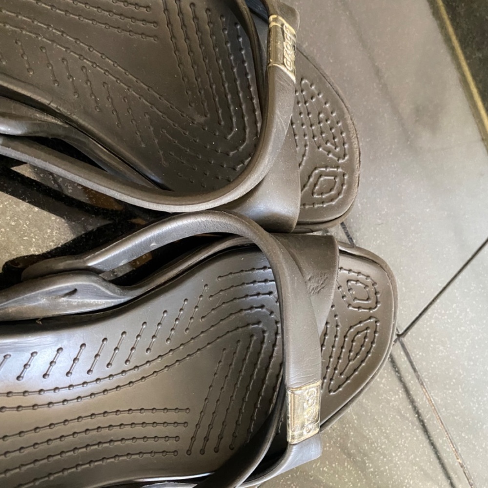 Crocs - Picture 2 of 16
